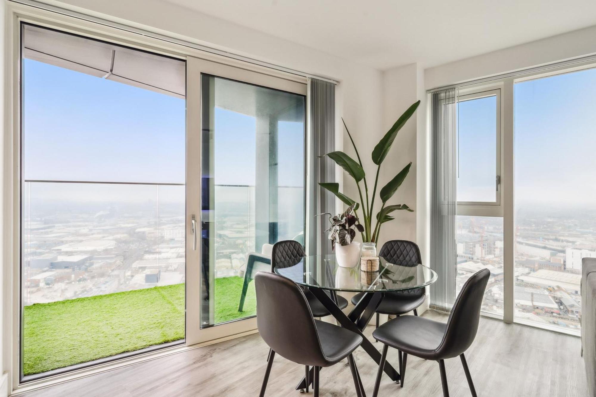 Homestay Modern Room, Scenic View, Fast Wi-fi, Balcony London