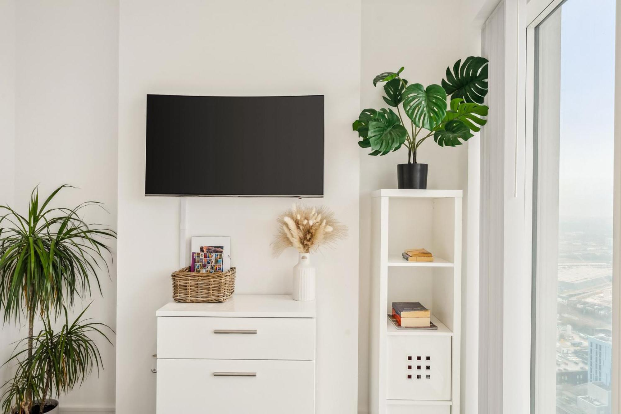 Modern Room, Scenic View, Fast Wi-fi, Balcony London